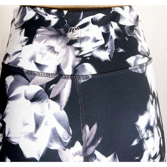 NWOT Balance Collection Black & White Floral High Waisted Activewear Leggings M - Picture 5 of 6